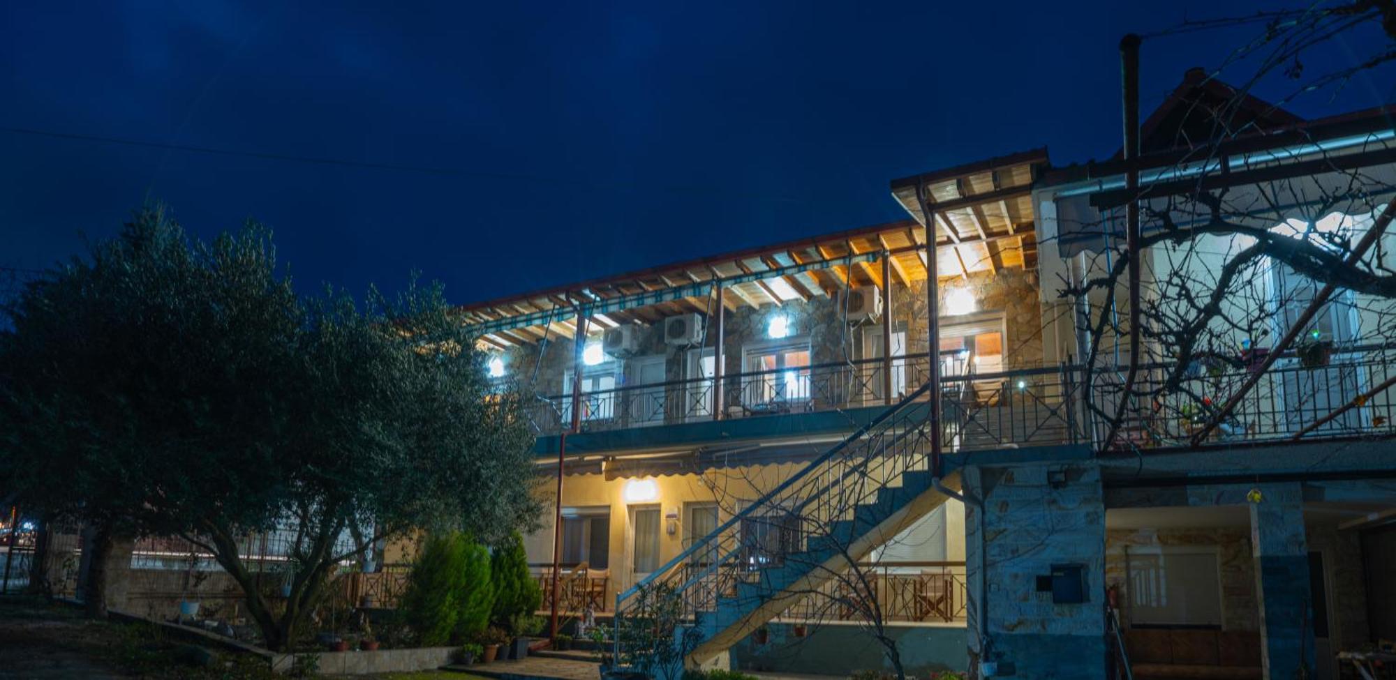 Guesthouse Adonis Káto Loutrákion المظهر الخارجي الصورة