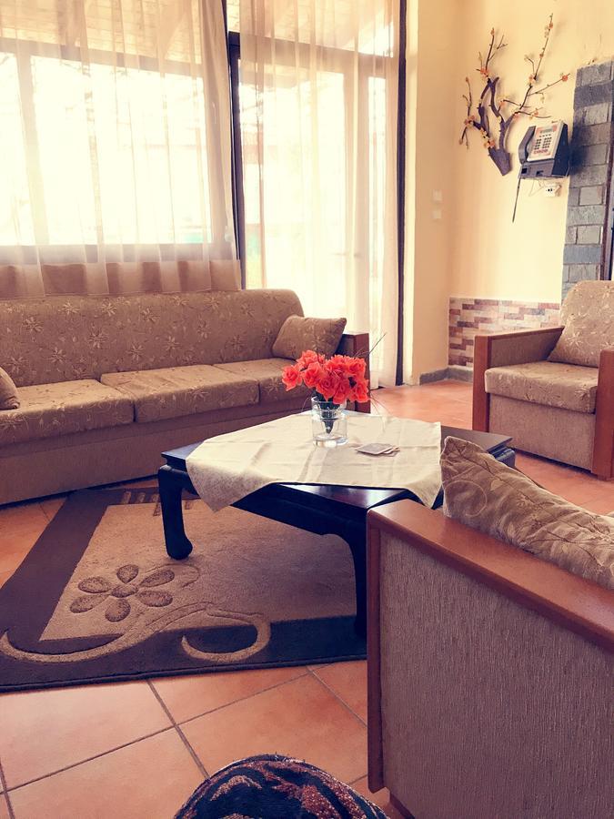 Guesthouse Adonis Káto Loutrákion المظهر الخارجي الصورة
