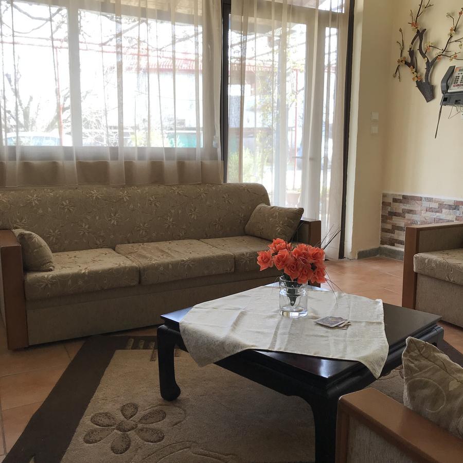 Guesthouse Adonis Káto Loutrákion المظهر الخارجي الصورة