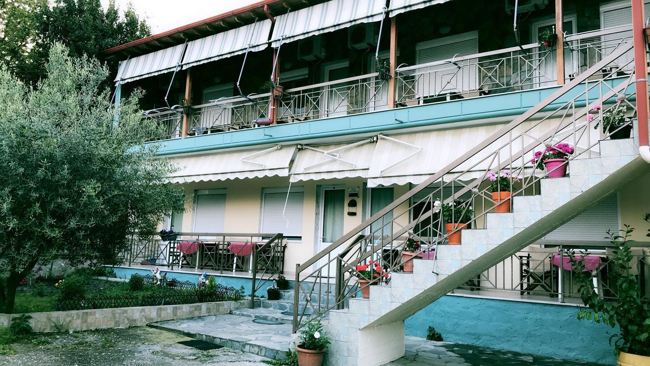 Guesthouse Adonis Káto Loutrákion المظهر الخارجي الصورة