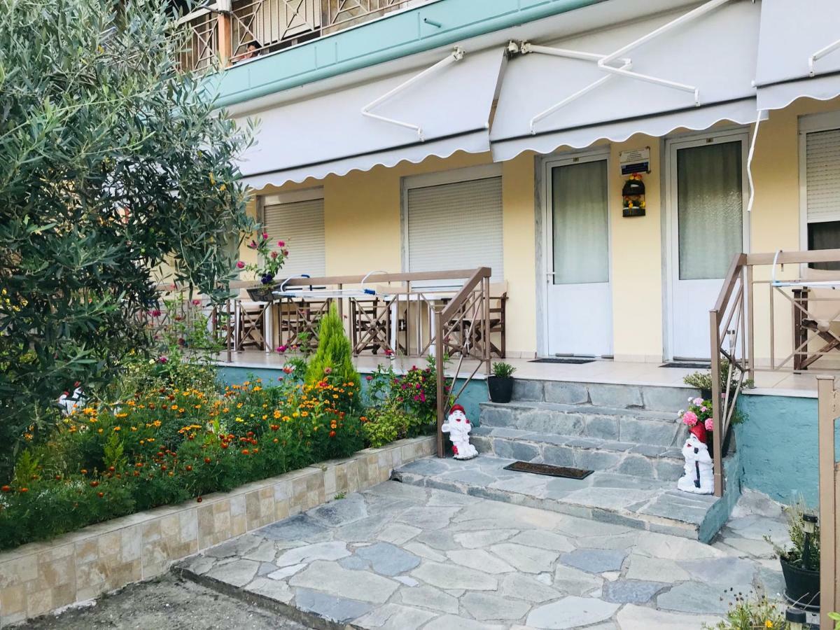 Guesthouse Adonis Káto Loutrákion المظهر الخارجي الصورة